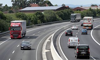 Vielbefahren: Die A 30 im Bereich Bünde. - Frank-Michael Kiel-Steinkamp