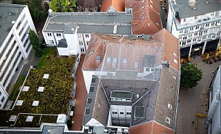 Blick auf den Süsterplatz und das Verlagsgebäude der „NW“: Nach deren Umzug in das neue Medienzentrum am Kesselbrink soll an dieser Stelle ein neues Stadtquartier entstehen. - Mike-Dennis Müller