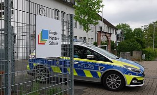 Ein umfangreicher Einsatz von Rettungskräften an der Ernst-Hansen-Schule in Bielefeld. - Paul Brinkmann