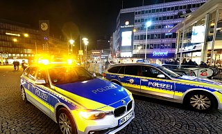 Die Polizei eilte direkt in die Fußgängerzone, konnte den Mann aber weder in der Bahnhofstraße noch am Jahnplatz ausfindig machen. - Symbolfoto: Andreas Frücht