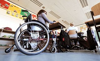 Diese Vorgehensweise errichtet neue Barrieren, die in den letzten Jahren mühsam abgebaut wurden – insbesondere für Menschen mit Behinderungen und sozial benachteiligte Gruppen, sagt der Verein Pro barrierefrei über Kürzungen im Sozialbereich.. - Holger Hollemann/dpa Diese Vorgehensweise errichtet neue Barrieren, die in den letzten Jahren mühsam abgebaut wurden – insbesondere für Menschen mit Behinderungen und sozial benachteiligte Gruppen, sagt der Verein Pro barrierefrei über Kürzungen im Sozialbereich.. - Holger Hollemann/dpa