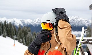 Sicherheit geht vor: Das Tragen eines Helms senkt das Risiko schwerer Kopfverletzungen beim Wintersport deutlich. - Benjamin Nolte/dpa-tmn