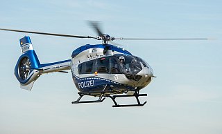 Ein Polizeihubschrauber wurde bei der Suche nach dem Vermissten eingesetzt. - Wolfram Kastl/dpa