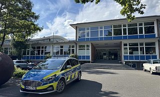 Die Hans-Ehrenberg-Schule wird zurzeit von der Polizei geschützt. - Paul Brinkmann