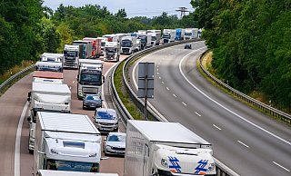 Laut Statistik haben die Grenzkontrollen bislang keine negativen Auswirkungen auf die Handelsbilanz. Doch sie kosten die Unternehmen Zeit und Geld. - Patrick Pleul/dpa