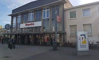 Als er nach zwei Aufforderungen ein drittes Mal ohne Mund-Nasen-Schutz angetroffen wurde, sollte der Mann sich zur Einleitung eines Bußgeldverfahrens ausweisen. Das konnte er nicht. - Birger Berbüsse (Symbolbild)