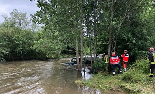 Der Mann hatte versucht, die Diemel, die reißendes Hochwasser führte, an der Furt bei der Pfennigsmühle bei Warburg-Ossendorf zu queren.  - Polizei Höxter