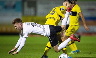 In Schieflage: Die Rödinghauser Stürmer, wie hier Jannik Mause, haben in dieser Saison bislang nur punktuell eine gute Figur abgegeben. Ob der Knoten im OWL-Derby gegen den SC Wiedenbrück platzt? Foto: Noah Wedel - Noah Wedel