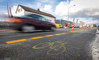 Ende Januar werden die Baken und Markierungen auf der Detmolder Straße zurückgebaut. - Niklas Tüns