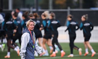 Startet mit den DFB-Frauen gegen Marokko in die WM: Bundestrainerin Martina Voss-Tecklenburg. - Sebastian Christoph Gollnow/dpa