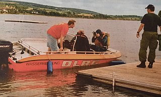 Taucher gehen auf die Suche nach menschlichen Überresten im Godelheimer See. - Repro: Schellenberg/Meyer