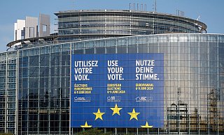 Eine riesiges Transparent wirbt am Europäischen Parlament in Straßburg für die Europawahlen. - Jean-Francois Badias/AP/dpa