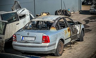 Der VW Passat brannte komplett aus und wird von der Kriminalpolizei nun näher untersucht. - Paul Brinkmann