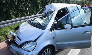 Ein Mercedesfahrer gerät auf der A2 unter einen Auflieger. - Andreas Eickhoff