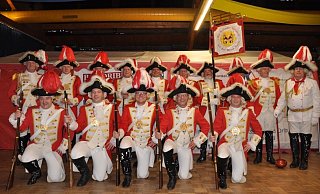 Die Garde mit Standarte. - KG Rot-Weiße-Garde
