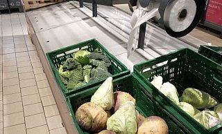 Leere Regale in der Gemüse- und Obstabteilung sind am Montag kein seltenes Bild in Supermärkten. - Marion Pokorra-Brockschmidt