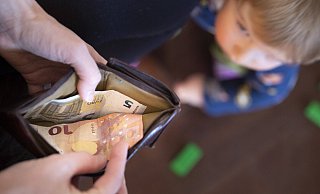 Rund 2.000 Kinder in Herford leben in Familien mit Bürgergeldbezug. Für sie bedeutet das häufig: keine Teilhabe am gesellschaftlichen Leben. - Imago Images/Photothek