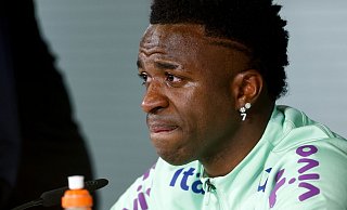 Der brasilianische Nationalspieler Vinicius Junior brach während einer Pressekonferenz in Tränen aus. - Oscar J. Barroso/AP/dpa