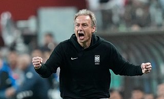 Trainer Jürgen Klinsmann gewann mit Südkorea deutlich gegen Vietnam. - Ahn Young-joon/AP