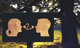 Abstand halten und unnötige soziale Kontakte vermeiden bleibt weiter das Gebot der Stunde. - Pixabay