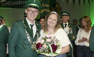 Kai Peter Börnemeier und Marie Mertens sind das neue Königspaar der St.-Josef-Schützenbruderschaft. - Schützen Anreppen