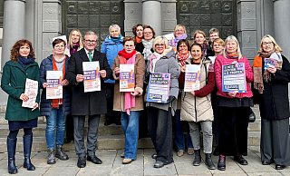 Paderborner Institutionen und Netzwerke sagen "Nein" zu Gewalt gegen Frauen und zeigen ihren Schulterschluss. - Stadt Paderborn