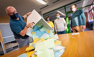 Im Wahllokal in der Goethe-Realschule wurden die Stimmen ausgezählt. - Niklas Tüns
