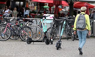 Neuer Anblick in der City - und Ärgernis für manchen Passanten. - Wolfgang Rudolf