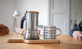 Der Start in den Tag mit Kaffee ist für die meisten Menschen ein jahrzehntelanges Ritual. (Symbolbild) - Sebastian Gollnow/dpa