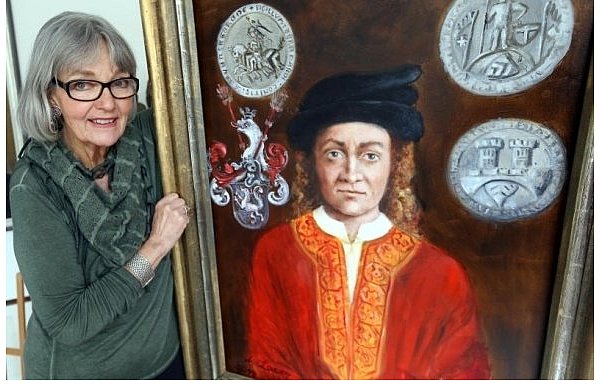 Ann Weers-Lacey hat zu ihrem Porträt auch das Stadtwappen und eine Münze gezeichnet. Anregungen für das Gewand fand sie im Internet. - © FOTO: WOLFGANG RUDOLF