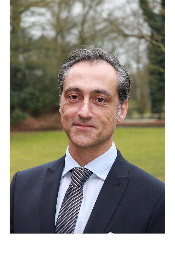 Neuer Chefarzt: Joern W.-P. Michael (45) leitet die Klinik für Orthopädie im St.-Elisabeth Hospital.