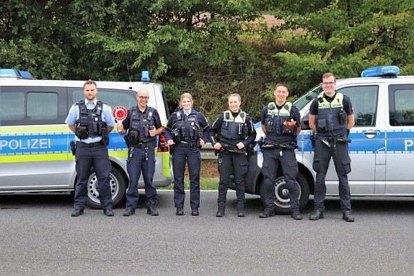 Verschiedene Uniformen, aber ein gemeinsames Ziel: Mehr Sicherheit auf den Straßen in den Kreisen Höxter und Holzminden. - © Höxter