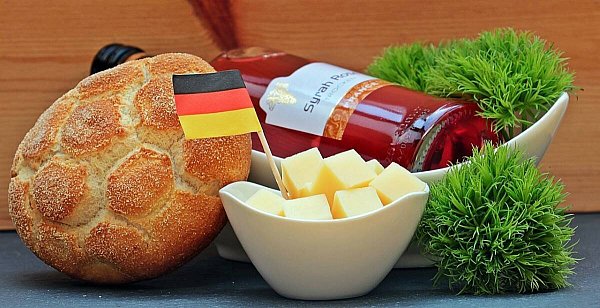 Neben etlichen Weinsorten gibt es auf dem Weinfest eine große Auswahl an leckeren Snacks. - © Symboldbild: Pixabay