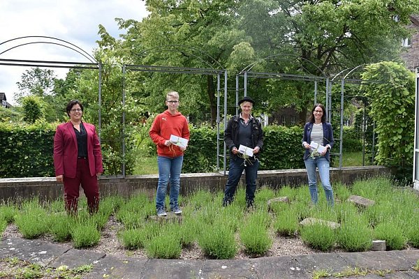 Die Gewinner mit LGS-Geschäftsführerin Claudia Koch (l.). - © LGS Höxter