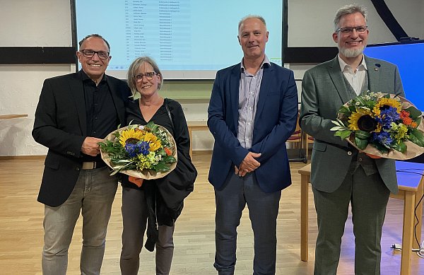 Siegfried Lux (v. l.), seine Lebensgefährtin Birgit Funk, Wahlleiter Björn Vogt und Sebastian Hoffmann. - © Shannon-Lee Bendig
