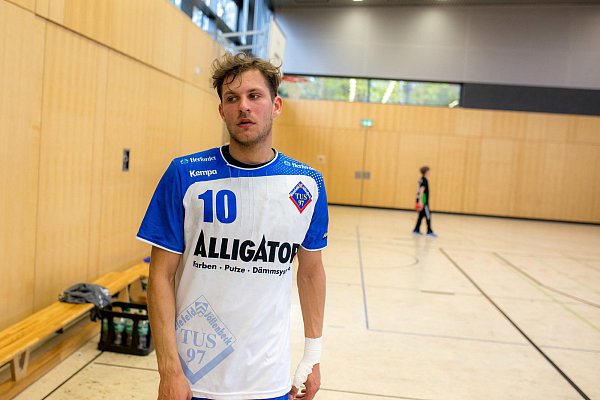 Enttäuscht: Jöllenbecks Spielmacher Leon Ludwigs bleibt beim Tus 97. - © Kreutzer