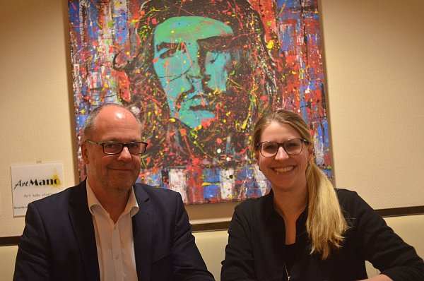 Machen sich Gedanken über die Zukunft Paderborns: Uwe Seibel (Citymanager) und Jessica Krüger (Wirtschaftsförderungsgesellschaft). - © Dietmar Gröbing