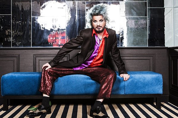 Kay Ray: Singt und macht Witze über alle. - © Andreas Elsner
