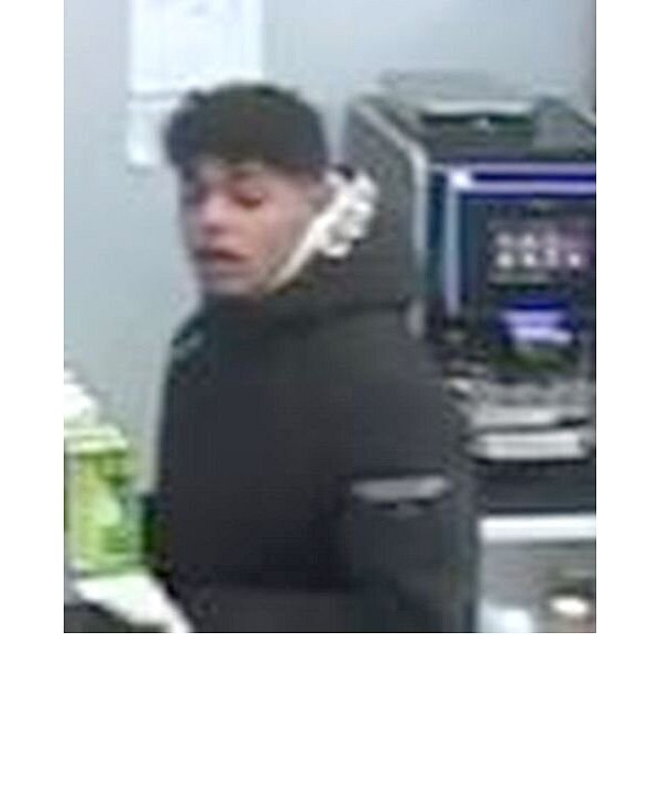 Die Polizei Herford sucht diesen Mann. - © Polizei Herford