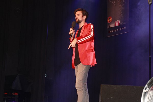 David Werker blickt humorvoll auf seine Kindheit zurück und spricht vom Erwachsenwerden. - © Anthea Moschner
