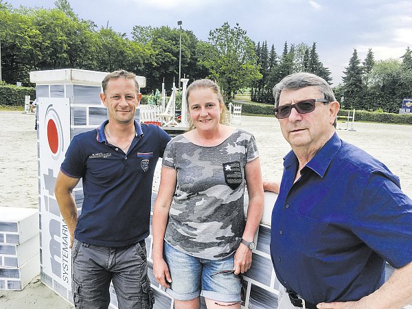 Erwartungsfroh: Markus Tschischke (l.) und Hans-Herbert Obermowe (r.) sowie die KRV-Vorsitzende Christiane Giesen. - © Thomas Vogelsang