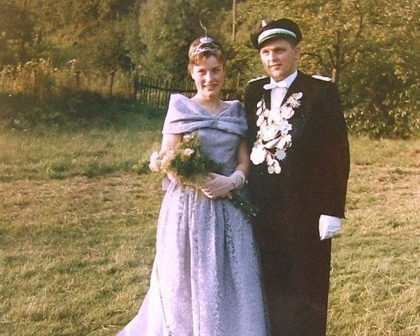 1960: Königspaar Norbert Gard und Irmgard Hillebrand. - © Schützenverein Scherfede