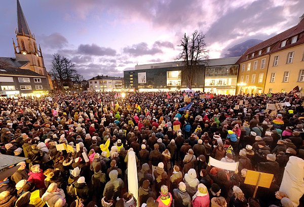 Unter dem Motto „Wir sind mehr“ versammelten sich Ende Januar rund 3.000 Demonstranten auf dem Berliner Platz. - © Andreas Frücht