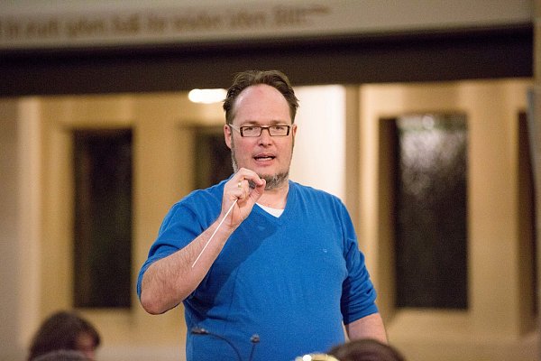 Konzentration: Christian Sprenger beim Workshop. - © Noah Wedel
