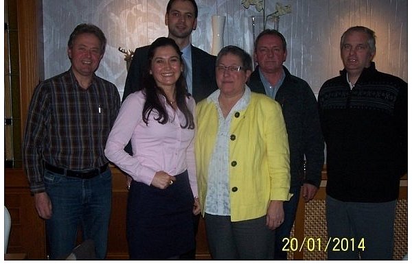 Gustav Robrecht, Roze Özmen, Brigitte Michaelis (vorn, v.l.) ,hintere Reihe: Landtagsabgeordneter Marc Lürbke , Friedo Skirde und Andreas Hansel (v. l.). - © FOTO: FDP