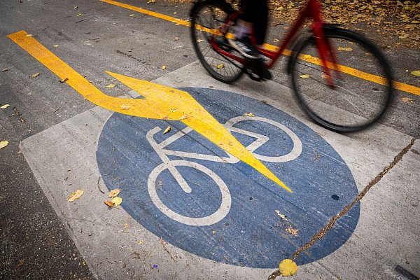 Der Ausbau des Radwegenetzes schreitet zu langsam voran, um die gesetzten Ziele zu erreichen. - © dpa