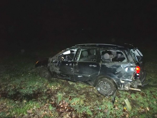 In Tonnenheide war ein Ford Focus aufrund von Glätte von der Mindener Straße abgekommen. - © Polizei Minden-Lübbecke