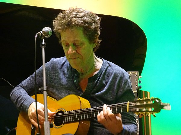 Dominic Miller faszinierte nicht nur mit eigenen Kompositionen sondern auch mit Johann Sebastian Bach - © Philipp Tenta