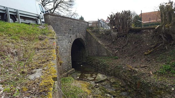 Die Mühlenbachbrücke ist sehr marode. - © David Schellenberg