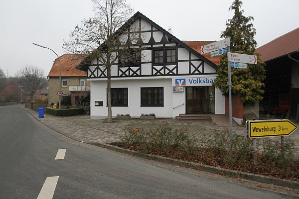 Zur Volksbank Wewelsburg- Ahden gehört auch eine Filiale in Ahden. Diese soll zunächst noch weitergeführt werden. - © Johannes Büttner